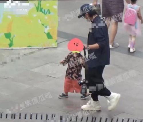 狗仔爆料生俩孩子视频,明星夫妇甜蜜公开二胎喜讯，温馨视频曝光幸福瞬间  第1张